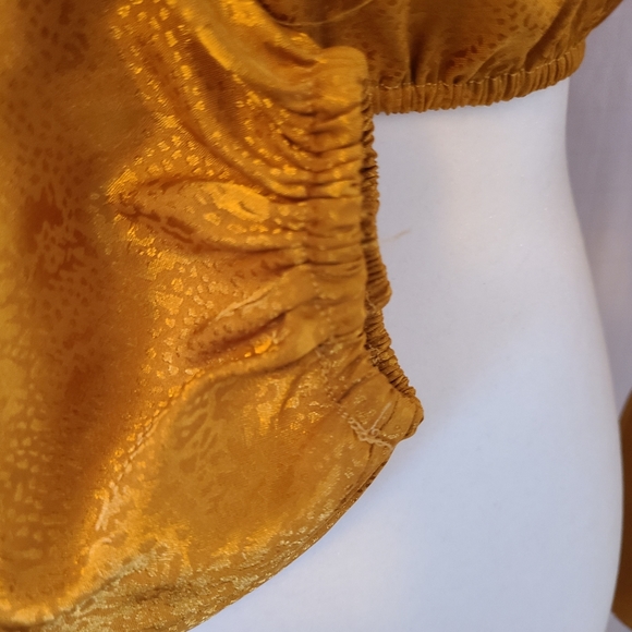 NO FRILLS LA TOP - Picture 5 of 9